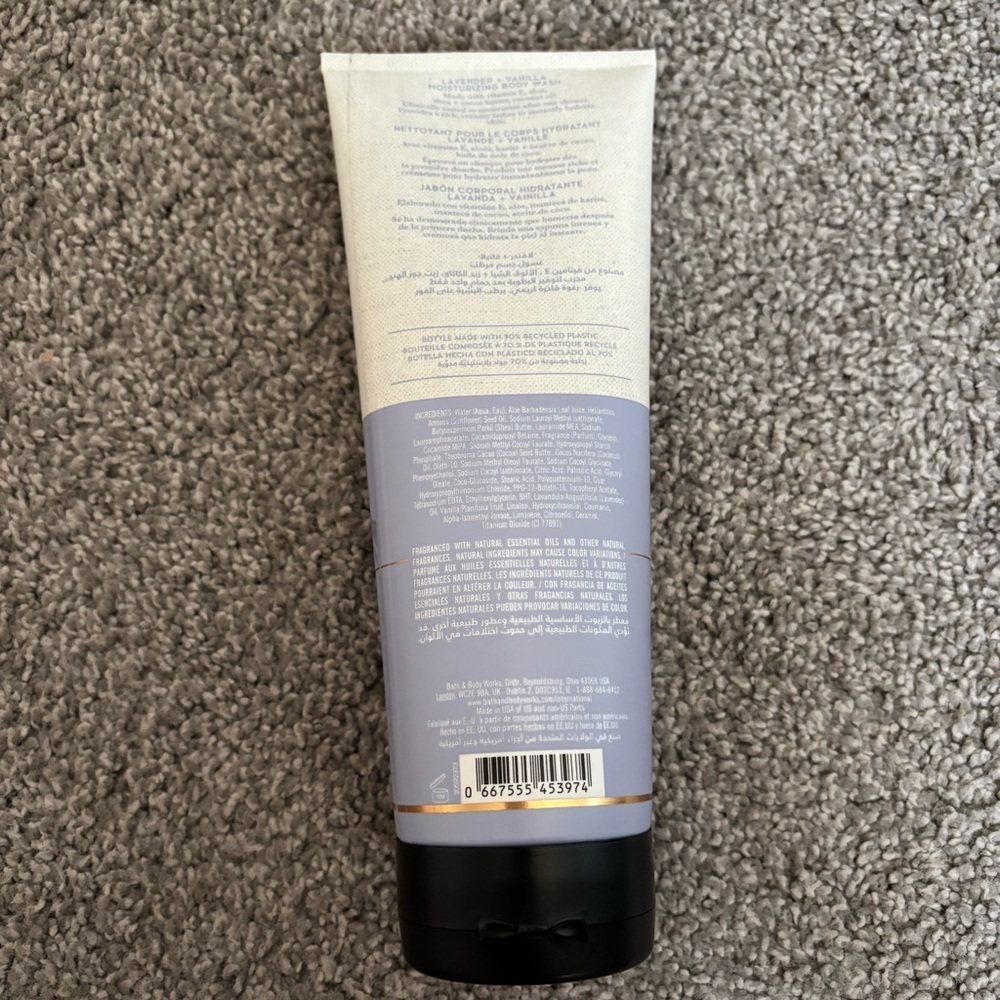 Bath and Body Works Body Scrub and Body Wash Bundle + Mini Candle - Picture 8 of 9
